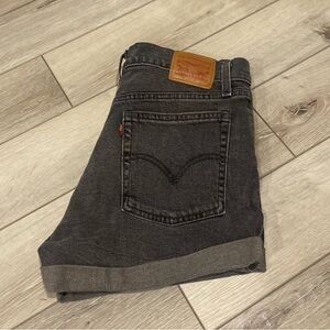 Women’s Levi shorts W29